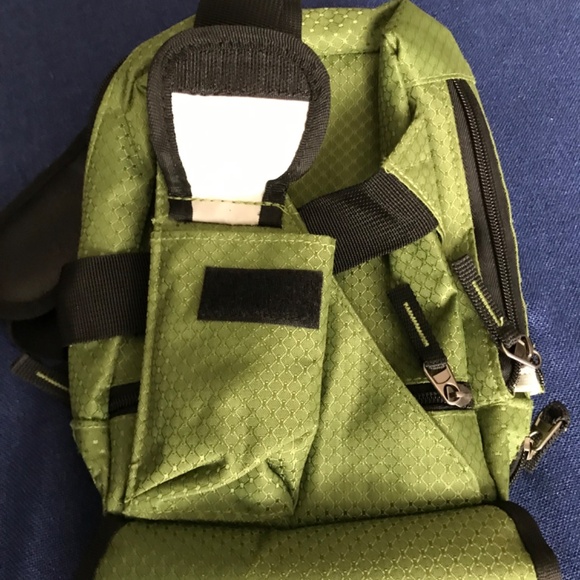 Heys TravelMate Crossbody Olive Green Eco Day Bag Purse Wallet NWOT - Picture 10 of 16